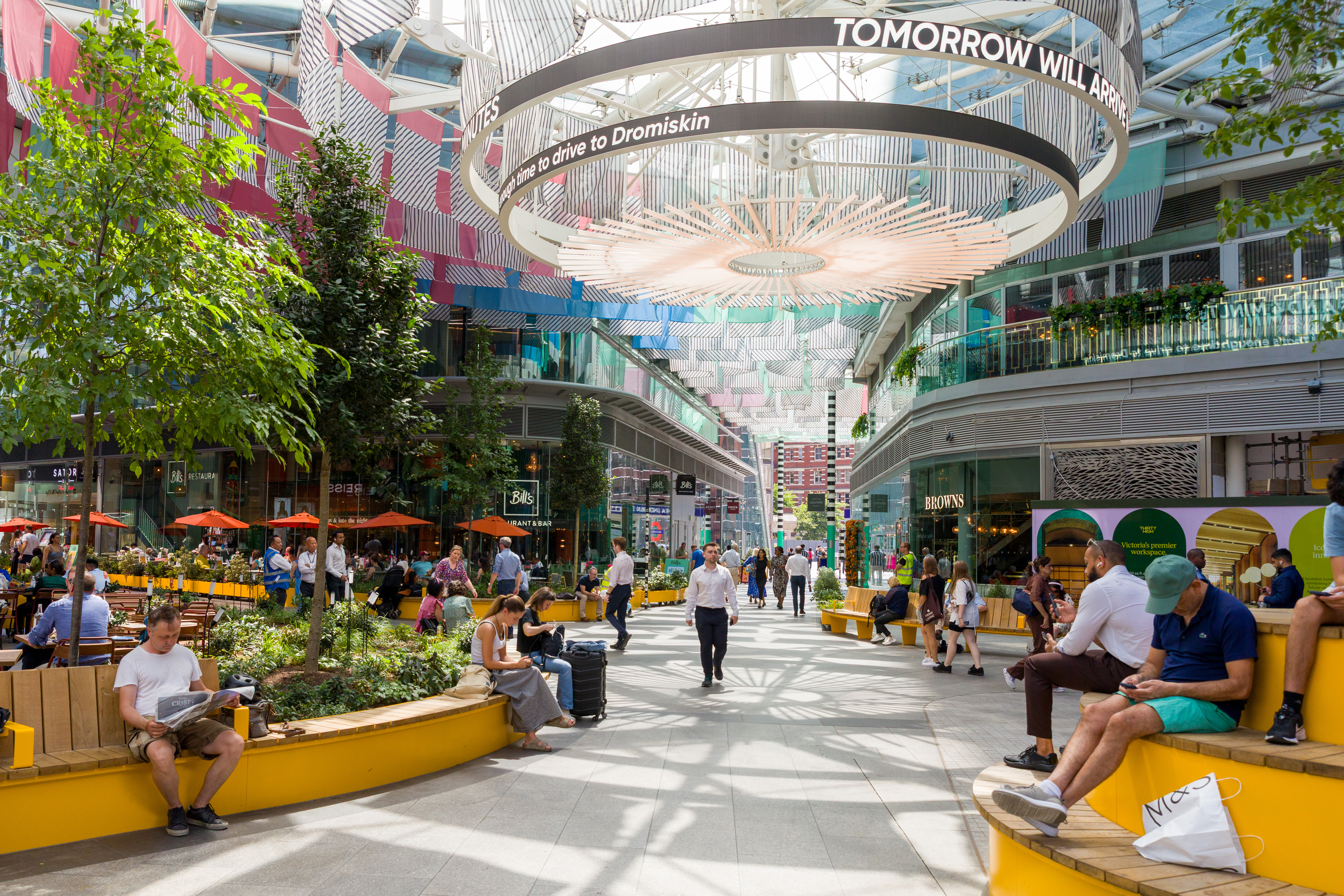 People shopping in Cardinal Place, Victoria