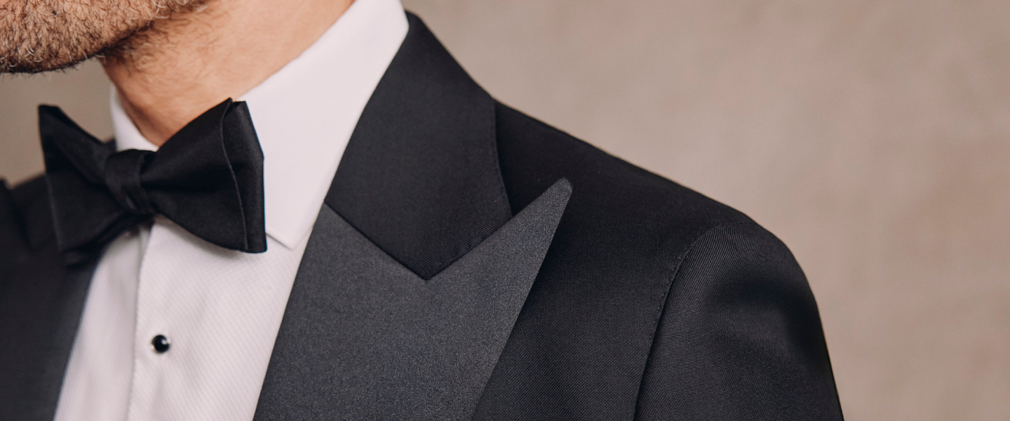 Man wear a bowtie and suit