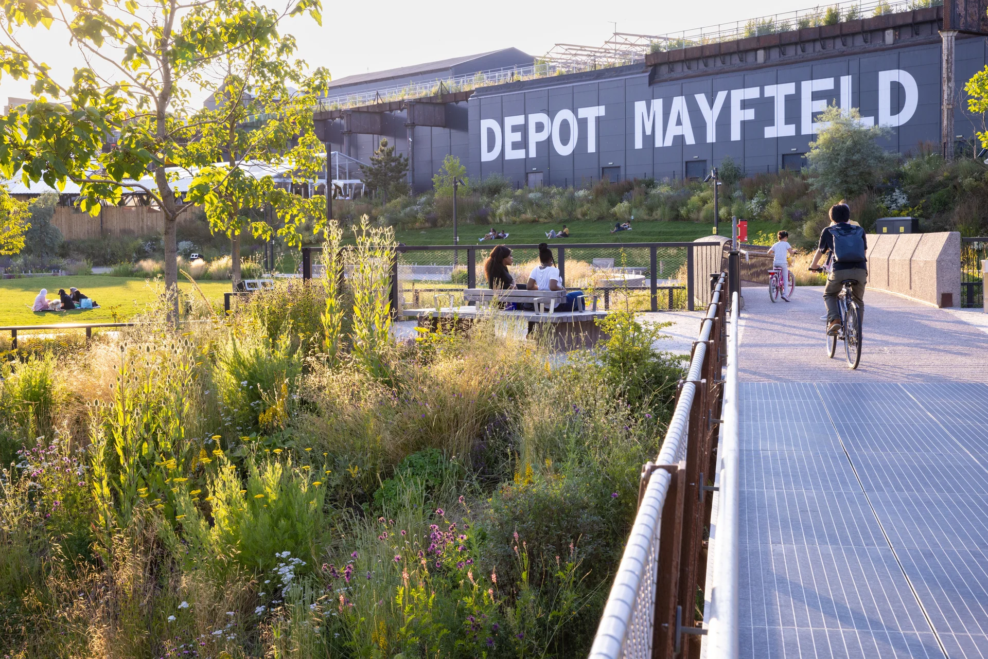 Mayfield Park Sunny Urban Greenery People Relaxing Cycling Depot Mayfield