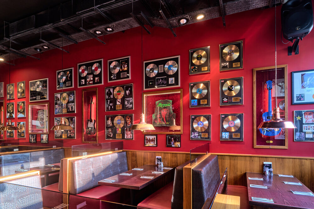 Rockers steakhouse bar
