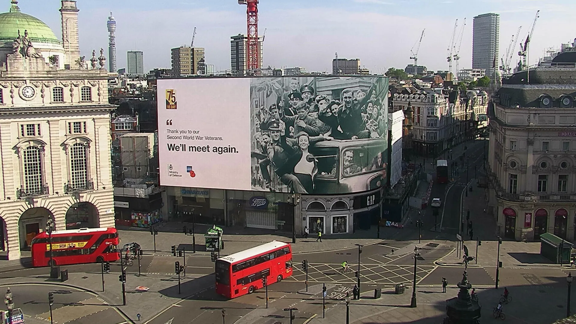 VE DAY Piccadillylights