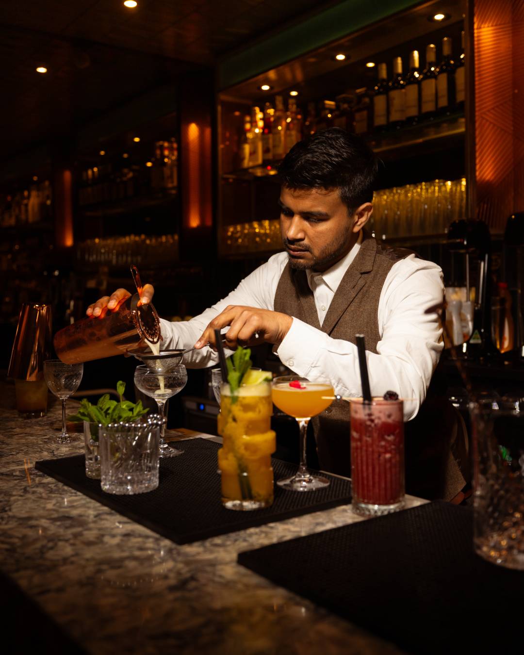 Smoky Boys - Making cocktails