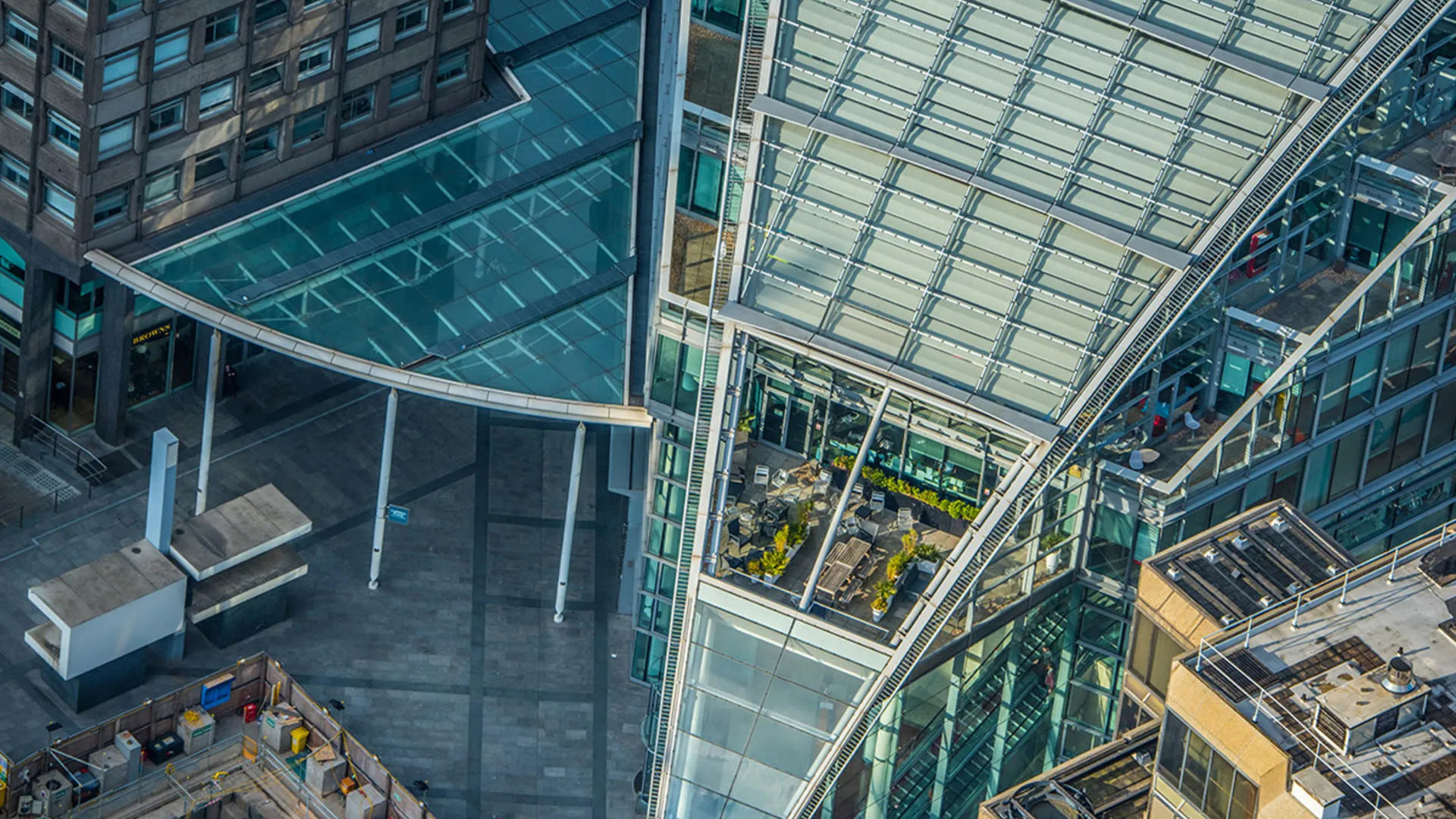 100 Victoria Street Main Entranc