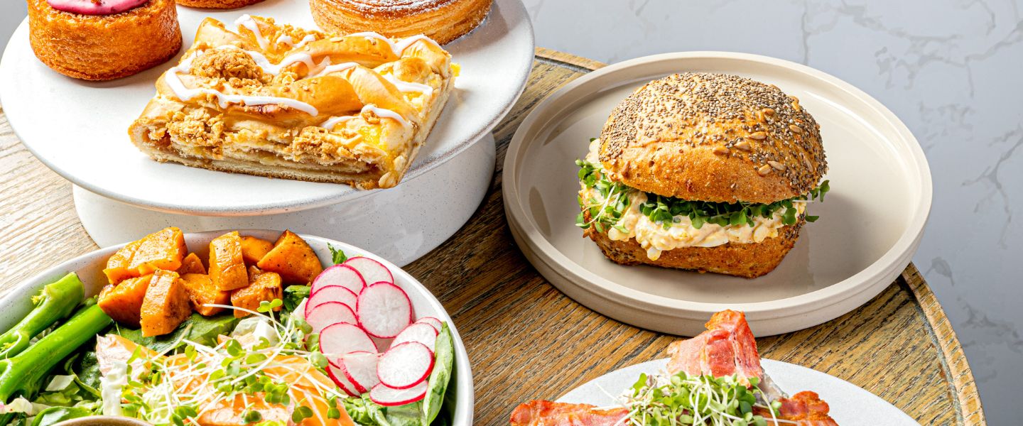 New autumn menu items at Ole & Steen with pastries, chicken bowls. and rolls.